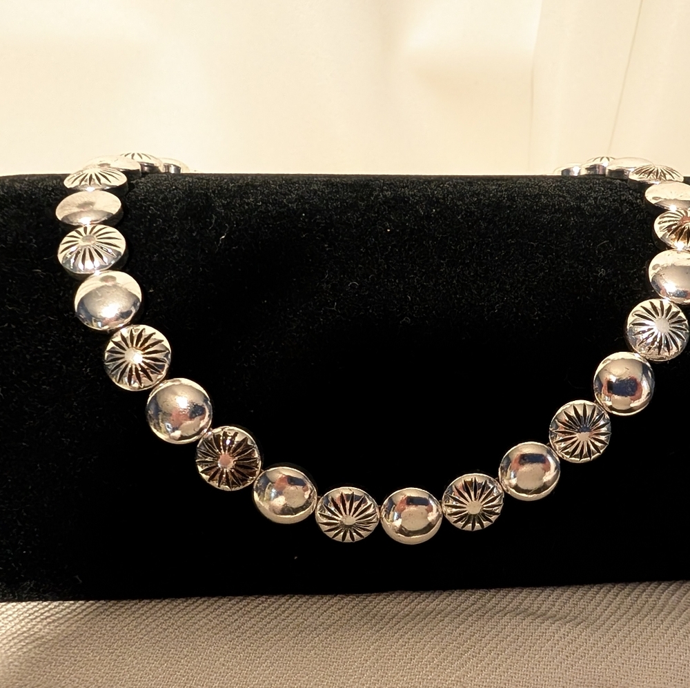 Liz Claiborne Silver Plated Circle Necklace 17 in extended